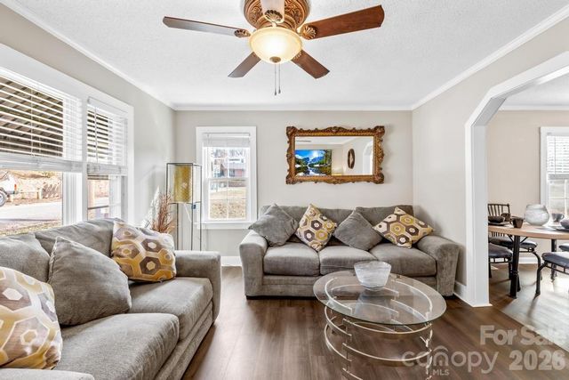 430 Arlington Circle NW, Lenoir, NC 28645