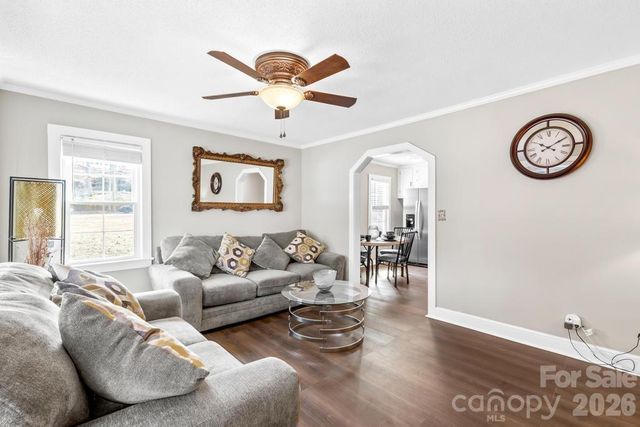 430 Arlington Circle NW, Lenoir, NC 28645