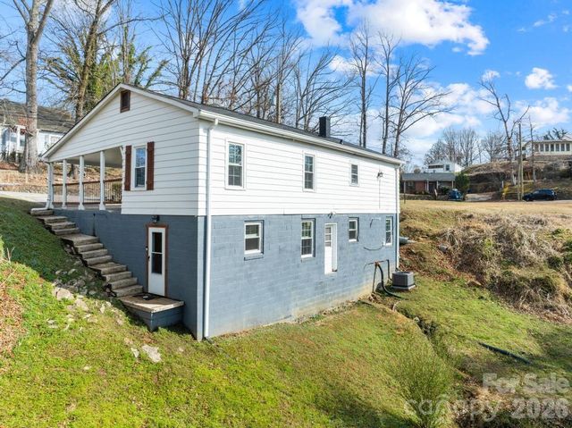 430 Arlington Circle NW, Lenoir, NC 28645