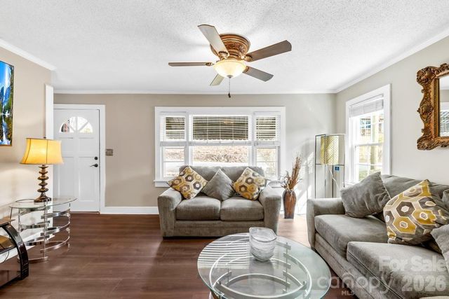 430 Arlington Circle NW, Lenoir, NC 28645