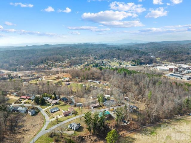 430 Arlington Circle NW, Lenoir, NC 28645