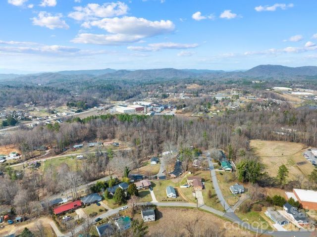 430 Arlington Circle NW, Lenoir, NC 28645