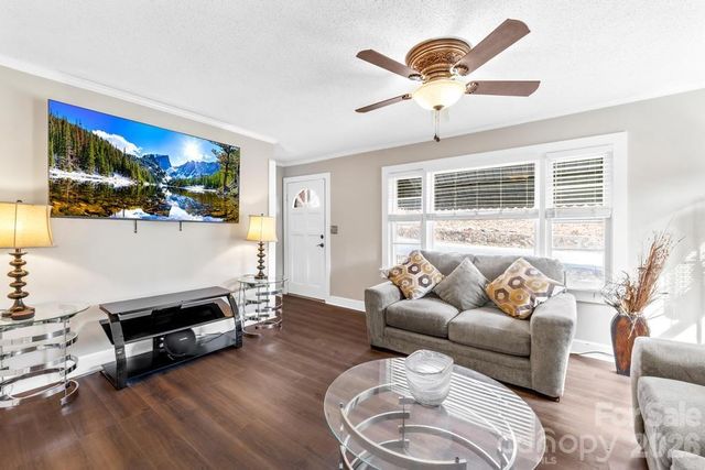 430 Arlington Circle NW, Lenoir, NC 28645