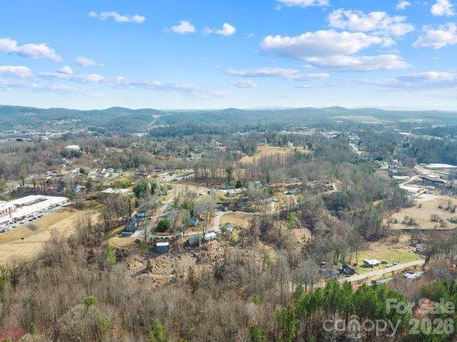 430 Arlington Circle NW, Lenoir, NC 28645