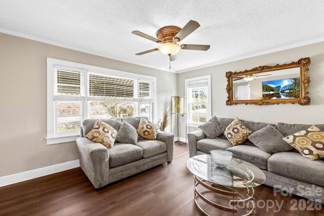 430 Arlington Circle NW, Lenoir, NC 28645