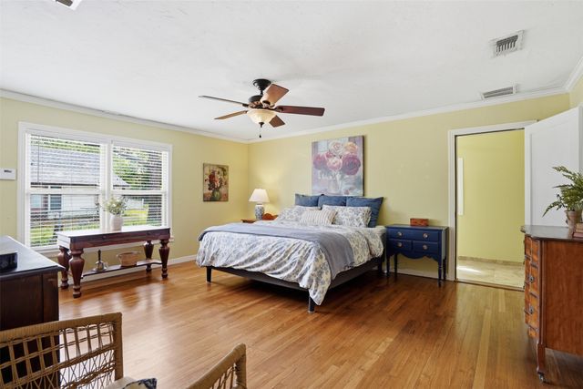309 N Travis Street, Granbury, TX 76048