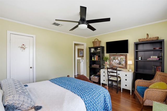 309 N Travis Street, Granbury, TX 76048
