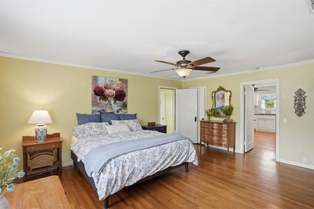 309 N Travis Street, Granbury, TX 76048