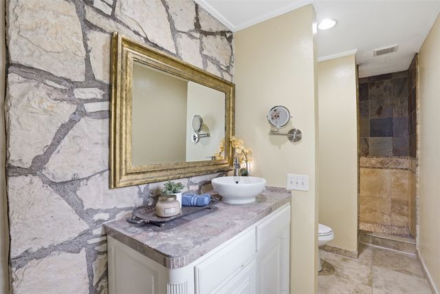 309 N Travis Street, Granbury, TX 76048