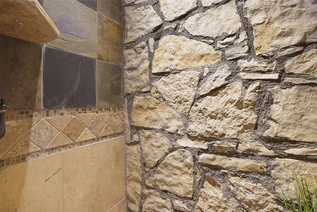 309 N Travis Street, Granbury, TX 76048