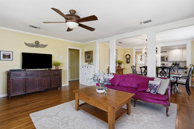 309 N Travis Street, Granbury, TX 76048