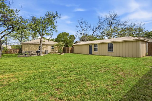 309 N Travis Street, Granbury, TX 76048