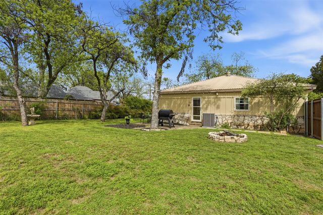 309 N Travis Street, Granbury, TX 76048