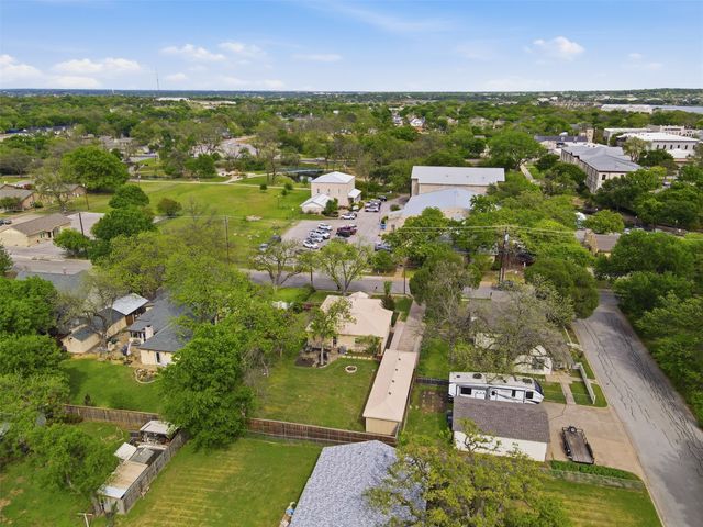 309 N Travis Street, Granbury, TX 76048