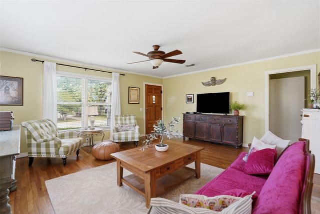 309 N Travis Street, Granbury, TX 76048
