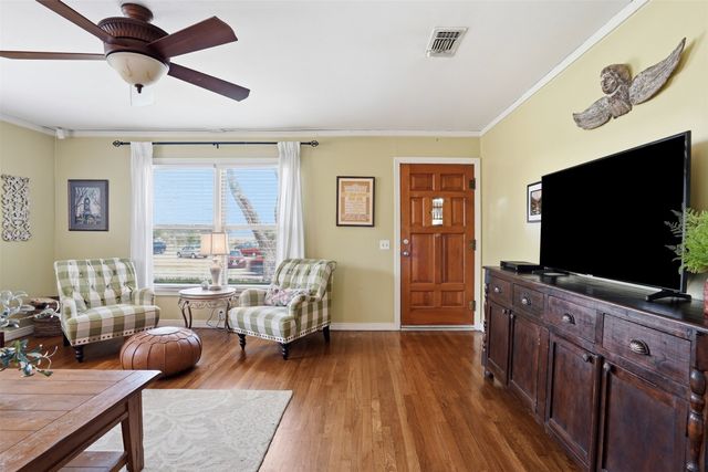 309 N Travis Street, Granbury, TX 76048