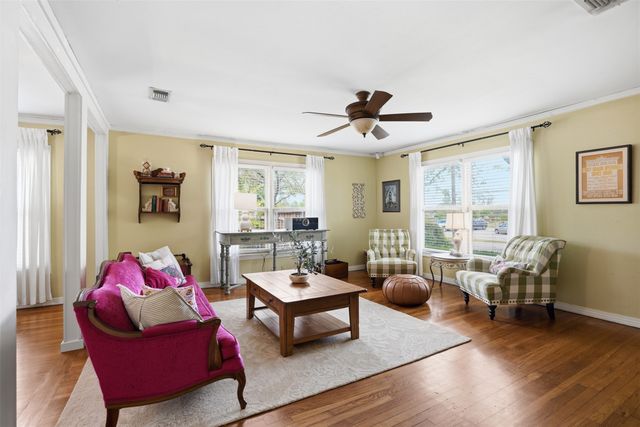 309 N Travis Street, Granbury, TX 76048
