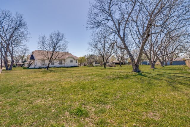 1107 N Houston, Royse City, TX 75189