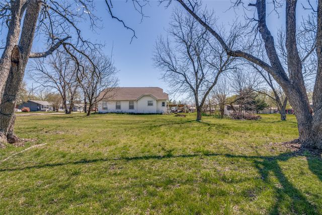 1107 N Houston, Royse City, TX 75189