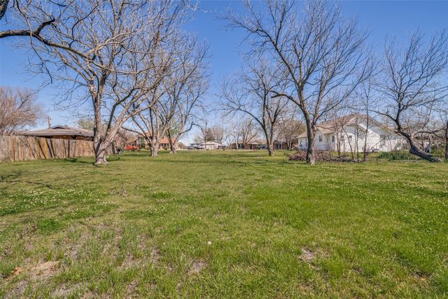 1107 N Houston, Royse City, TX 75189