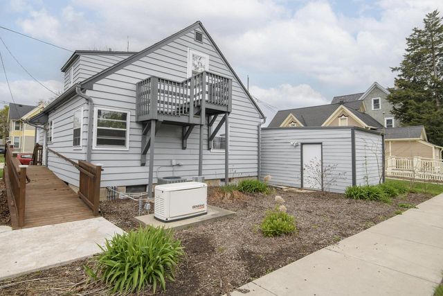 208 Wright STREET, Waukesha, WI 53186