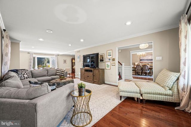 947 BARNSWALLOW LN, Huntingdon Valley, PA 19006