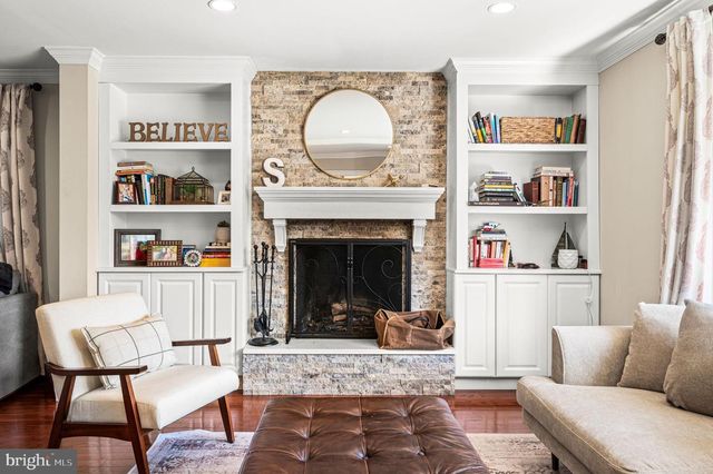 947 BARNSWALLOW LN, Huntingdon Valley, PA 19006