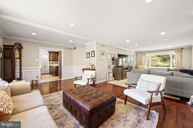 947 BARNSWALLOW LN, Huntingdon Valley, PA 19006