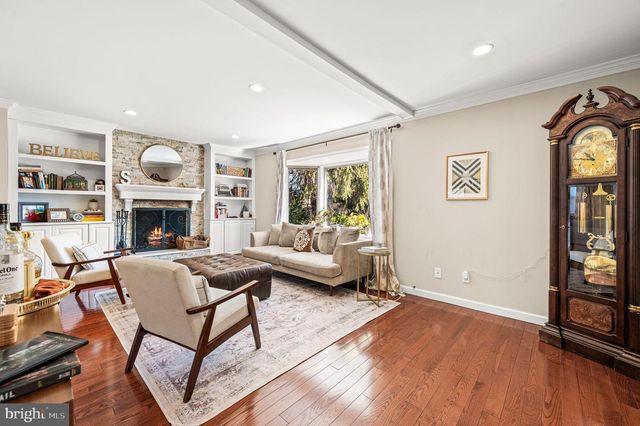 947 BARNSWALLOW LN, Huntingdon Valley, PA 19006