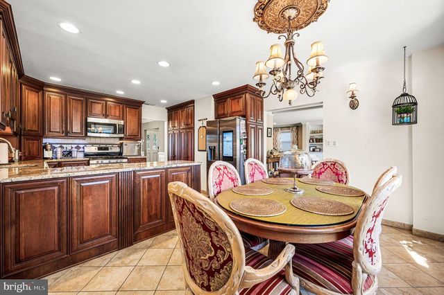 947 BARNSWALLOW LN, Huntingdon Valley, PA 19006