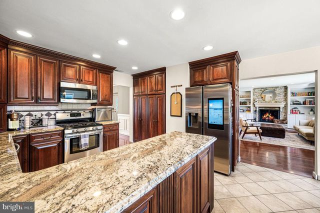 947 BARNSWALLOW LN, Huntingdon Valley, PA 19006