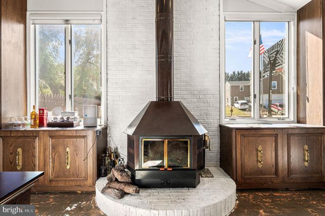 947 BARNSWALLOW LN, Huntingdon Valley, PA 19006