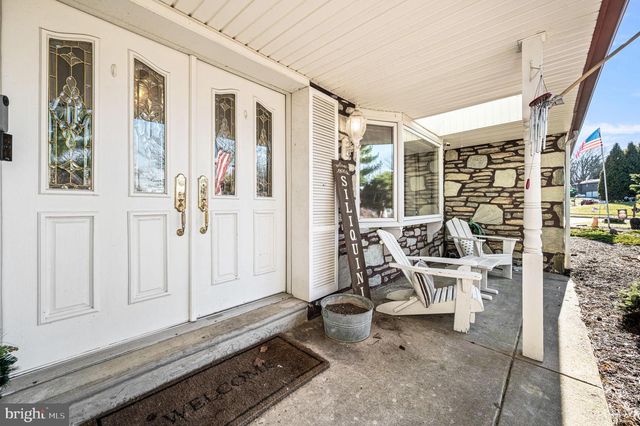 947 BARNSWALLOW LN, Huntingdon Valley, PA 19006