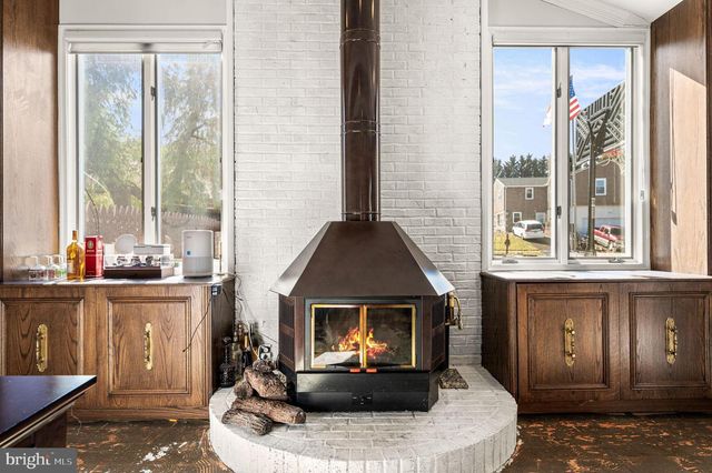 947 BARNSWALLOW LN, Huntingdon Valley, PA 19006