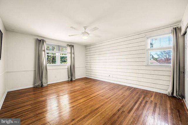 947 BARNSWALLOW LN, Huntingdon Valley, PA 19006