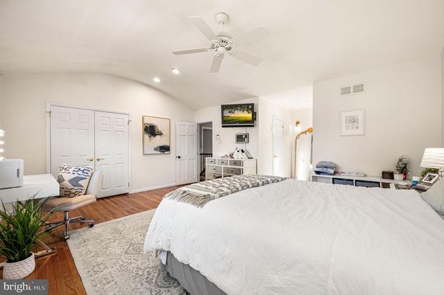 947 BARNSWALLOW LN, Huntingdon Valley, PA 19006