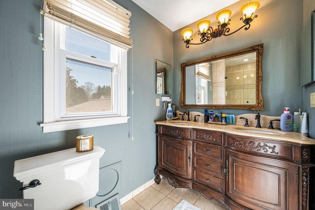 947 BARNSWALLOW LN, Huntingdon Valley, PA 19006