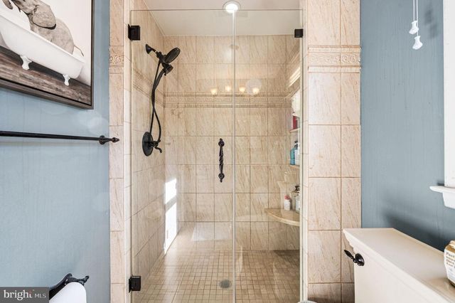 947 BARNSWALLOW LN, Huntingdon Valley, PA 19006