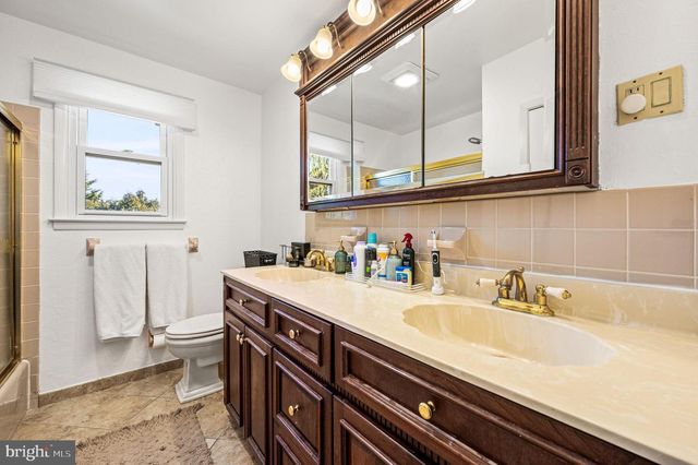 947 BARNSWALLOW LN, Huntingdon Valley, PA 19006