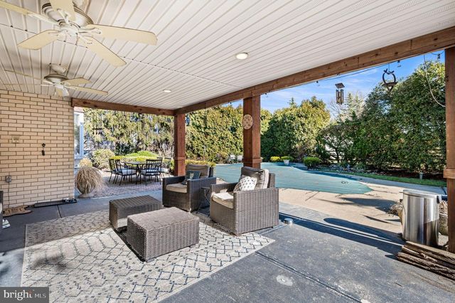 947 BARNSWALLOW LN, Huntingdon Valley, PA 19006