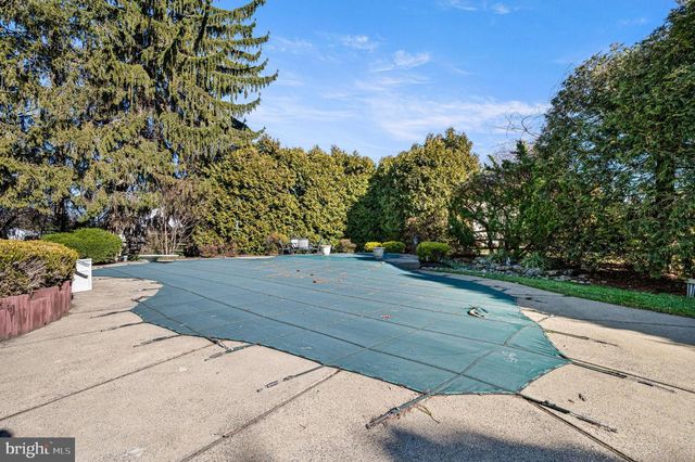 947 BARNSWALLOW LN, Huntingdon Valley, PA 19006