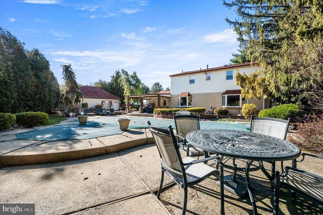 947 BARNSWALLOW LN, Huntingdon Valley, PA 19006