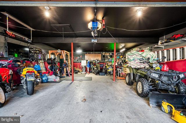 947 BARNSWALLOW LN, Huntingdon Valley, PA 19006