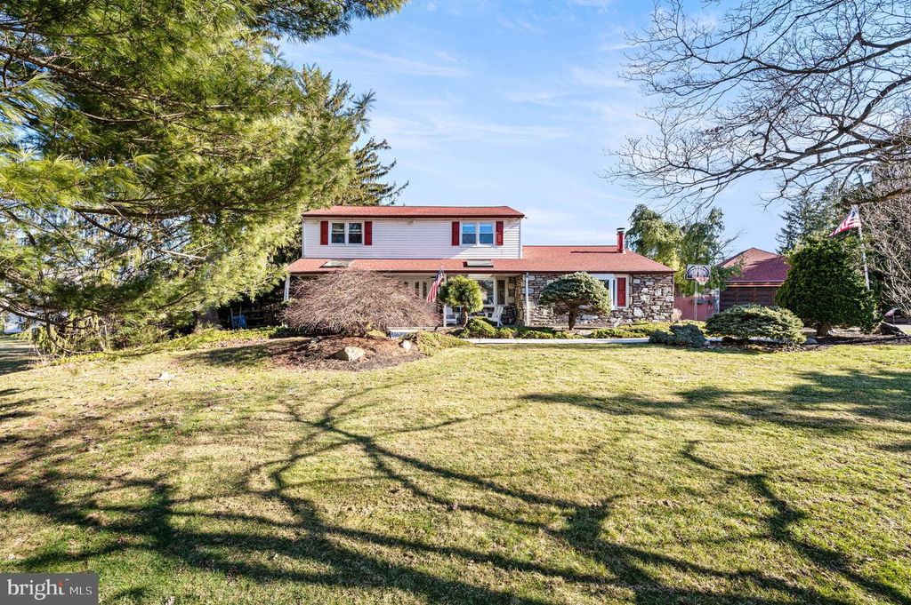 947 BARNSWALLOW LN, Huntingdon Valley, PA 19006