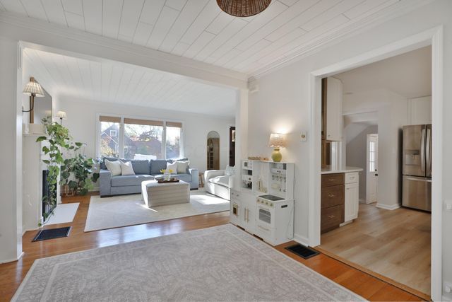 272 Colonial Avenue, Worthington, OH 43085