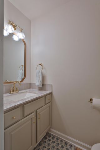 272 Colonial Avenue, Worthington, OH 43085