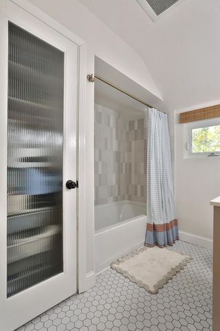 272 Colonial Avenue, Worthington, OH 43085