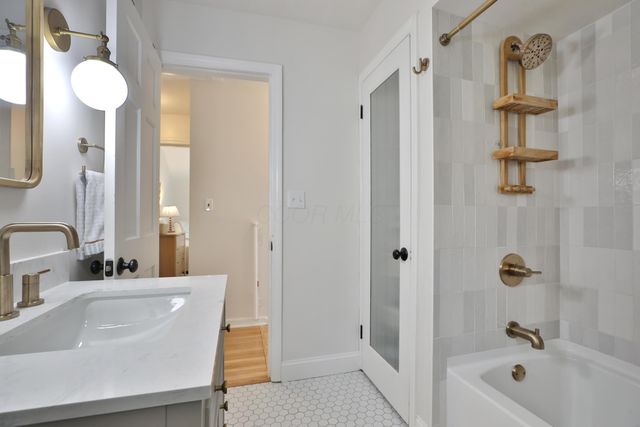 272 Colonial Avenue, Worthington, OH 43085