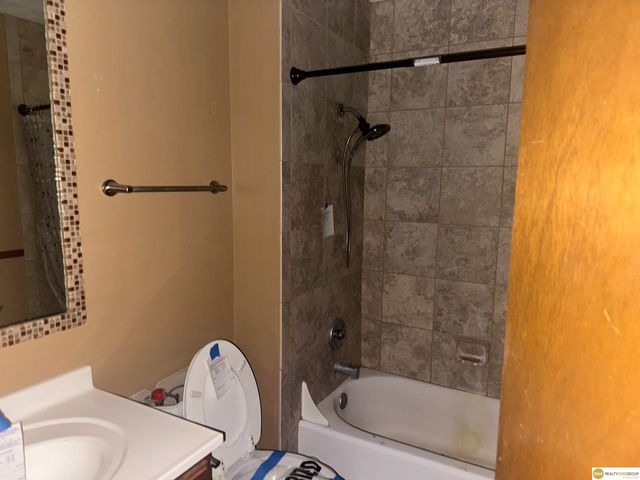 1114 Patricia Drive, Papillion, NE 68046