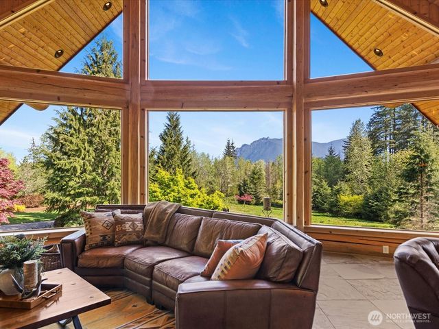 16323 Reserve Drive SE, North Bend, WA 98045
